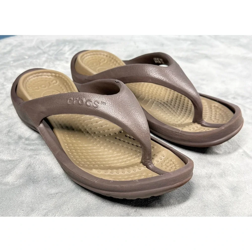 Crocs Sanrah Flip Flops Womens 8 Brown Wedge Sandals Thong Comfort